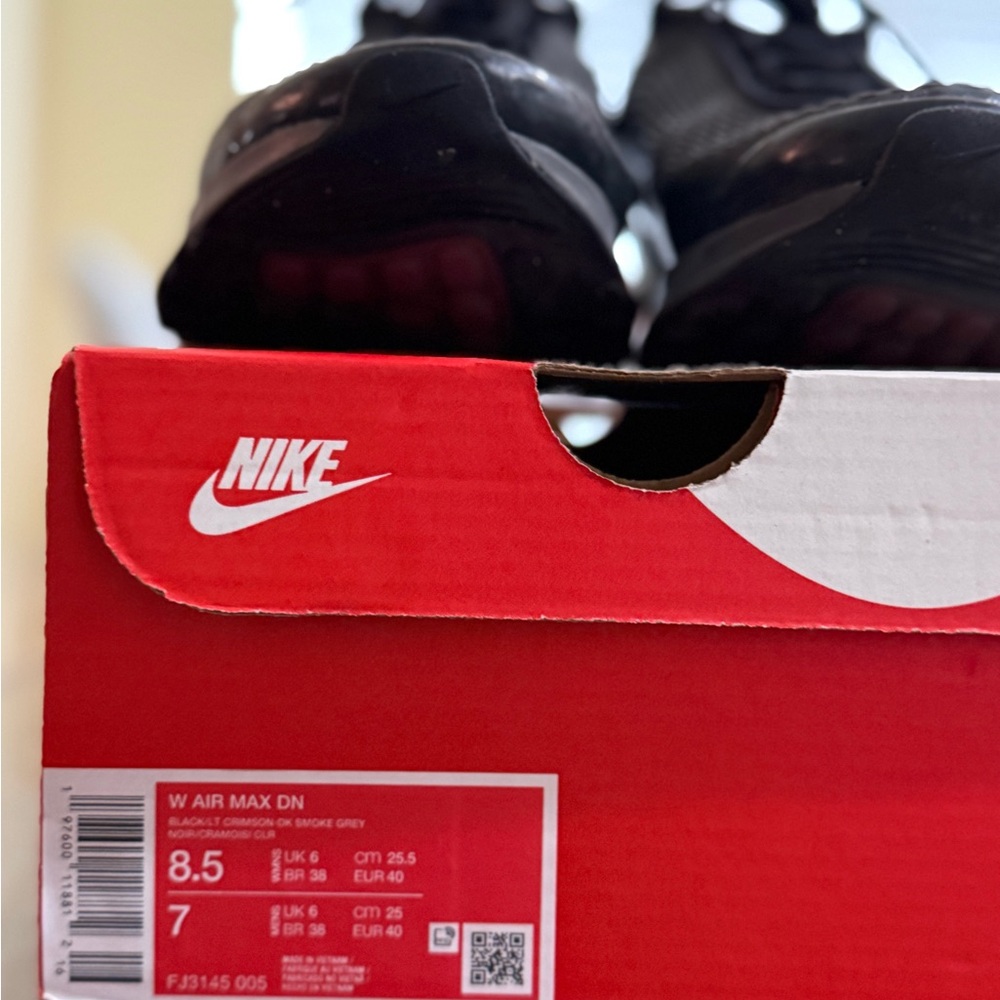 Nike Black and Red Air Sneakers - Picture 7 of 7
